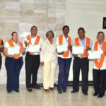 Ministerio de Hacienda gradúa 45 empleados, alfabetizados mediante “Quisqueya Aprende Contigo”