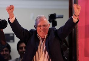 Kuczynski se encamina a un triunfo en comicios en Perú con mínima ventaja