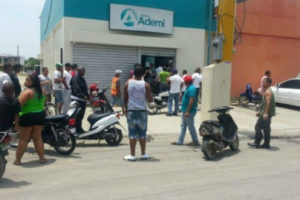 Desconocidos hieren vigilante y asaltan sucursal del Banco Ademi en Jeremías, La Vega