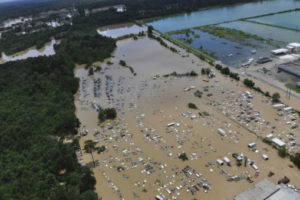 Suben a 13 las muertes por inundaciones en el sur de EE.UU.