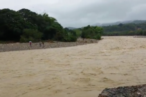 Se desploma puente en Puerto Plata por desbordamiento de río Bajabonico