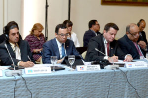 Navarro participa en primera reunión de ministros busca mejorar calidad educativa