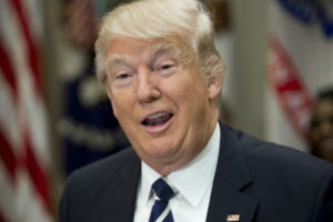 Trump niega una conexión con Rusia y tilda el asunto de «sinsentido»
