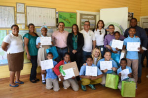 Voluntariado Bancentraliano entrega premios concurso sobre el río Ozama