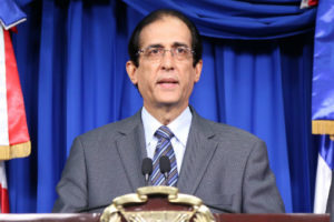 Medina suspende director del CEA; ordena se le entregue informe en una semana