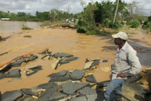 Al menos 19 personas rescatadas y 14 mil 695 desplazadas por las inundaciones