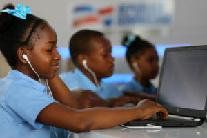 República Digital avanza: Minerd convoca licitación para “Un estudiante, una computadora”