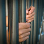 Condenan a cinco años de prisión a falsificador de marbetes y comprobantes fiscales