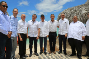 Presidente Medina vuelve a Bahía de las Águilas para atraer inversión