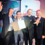 Bajista dominicano gana Beca Miguel Bosé