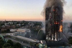 Aumenta a 17 el número de muertos por devastador incendio torre de viviendas en Londres