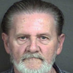 Hombre roba banco para alejarse de esposa y recibe sentencia inesperada