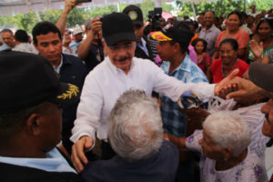 A Cristóbal, en Independencia, Danilo llevó hoy el inicio de una mejor vida para su gente