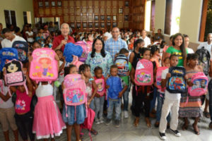 INAVI entrega útiles escolares a 350 niños en Barahona