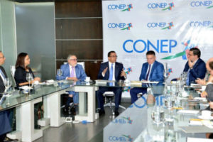 Navarro fortalece alianza con el Conep para la calidad educativa