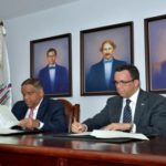 Andrés Navarro firma acuerdo para el fomento y desarrollo del deporte en las escuelas