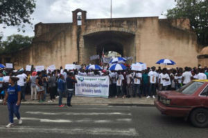 Haitianos protestan frente al Parque Independencia y nacionalistas piden salir del lugar