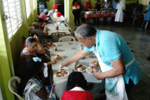 DGDC celebra 25 años Almorzando con Pacientes del Leprocomio de Nigua