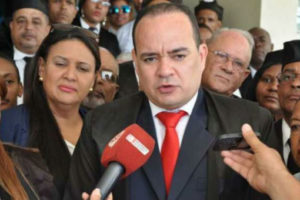 Miguel Surun Hernández encabeza votaciones en el Colegio de Abogados