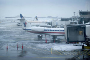 EEUU: Miles de vuelos cancelados y retrasados por tormenta de nieve