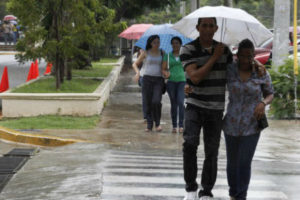 Débil vaguada y flujo de viento del Este-Noreste inciden en condiciones del tiempo