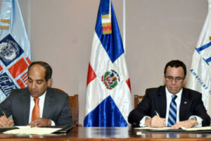 Navarro firma acuerdo con el ITLA para nuevos politécnicos