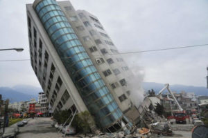 Seis muertos y 88 desaparecidos tras un sismo en Taiwán