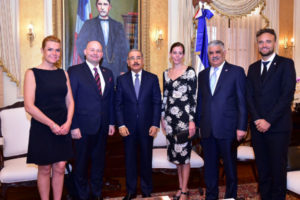 Presidente Medina recibe delegación de ministros de Dinamarca