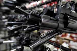 Cámara baja aprueba ley contra armas en Florida y pasa a firma del gobernador