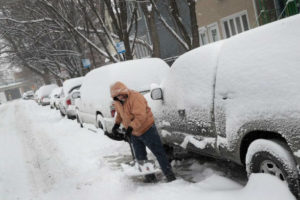 Al menos 5 muertos deja temporal de nieve y vientos en costa este EEUU