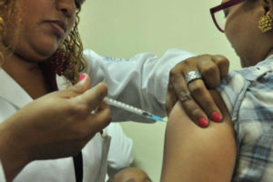 Centros de vacunación contra difteria estarán abiertos este jueves