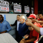 Lula participa en una misa por su difunta esposa antes de su eventual entrega a la justicia