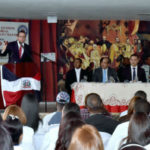 Navarro exhorta a maestros y estudiantes a ser referentes positivos para la sociedad