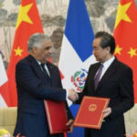 República Dominicana establece relaciones diplomáticas con República Popular China; rompe lazos con Taiwán