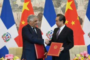 República Dominicana establece relaciones diplomáticas con República Popular China; rompe lazos con Taiwán