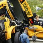 EE.UU: Al menos dos muertos y 45 heridos en accidente de bus escolar