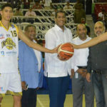 Peña Tavárez hace saque de honor del último juego torneo Baloncesto Superior Distrito Nacional
