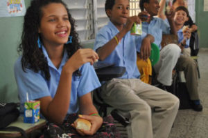 Inabie realiza licitación para adquirir leche, pan y galletas para el Desayuno Escolar por más de 8 mil millones de pesos