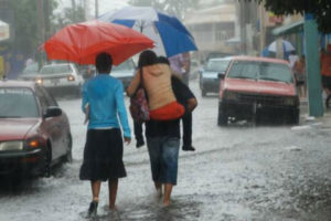 COE aumenta a 23 provincias en alerta; hoy seguirán los aguaceros