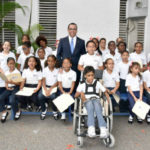 Navarro firma acuerdo para incorporar 15 colegios cristianos al sector público