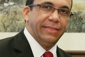 Navarro revela presentará proyecto presidencial