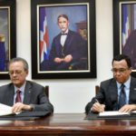 Navarro firma acuerdo con Fundación Popular para eficientizar procesos administrativos en el Ministerio de Educación