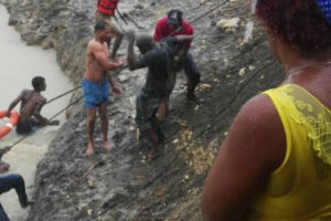 Recuperan cadáveres de los tres hermanitos desaparecidos en laguna de San Pedro de Macorís