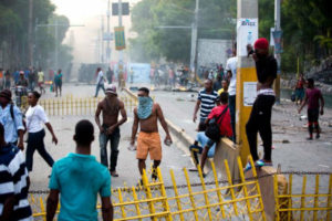 Tres muertos en protestas contra alza de combustibles en Haití