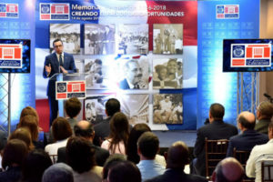 Navarro presenta avances Revolución Educativa del Presidente Medina y cita desafíos para alcanzar excelencia
