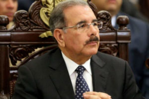 El presidente Medina promulga controvertida Ley de Partidos