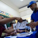 Miles de maestros votan para escoger su directiva