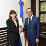 Ministro de Educación Andrés Navarro y embajadora de EEUU realizan relación para calidad educativa