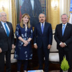 Presidente Medina recibe en su despacho a la presidente del Consejo Mundial de Viajes y Turismo, Gloria Guevara