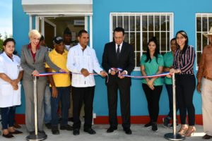 Las comunidades de Barraquito y las Coles reciben las Farmacias del Pueblo 532 y 533